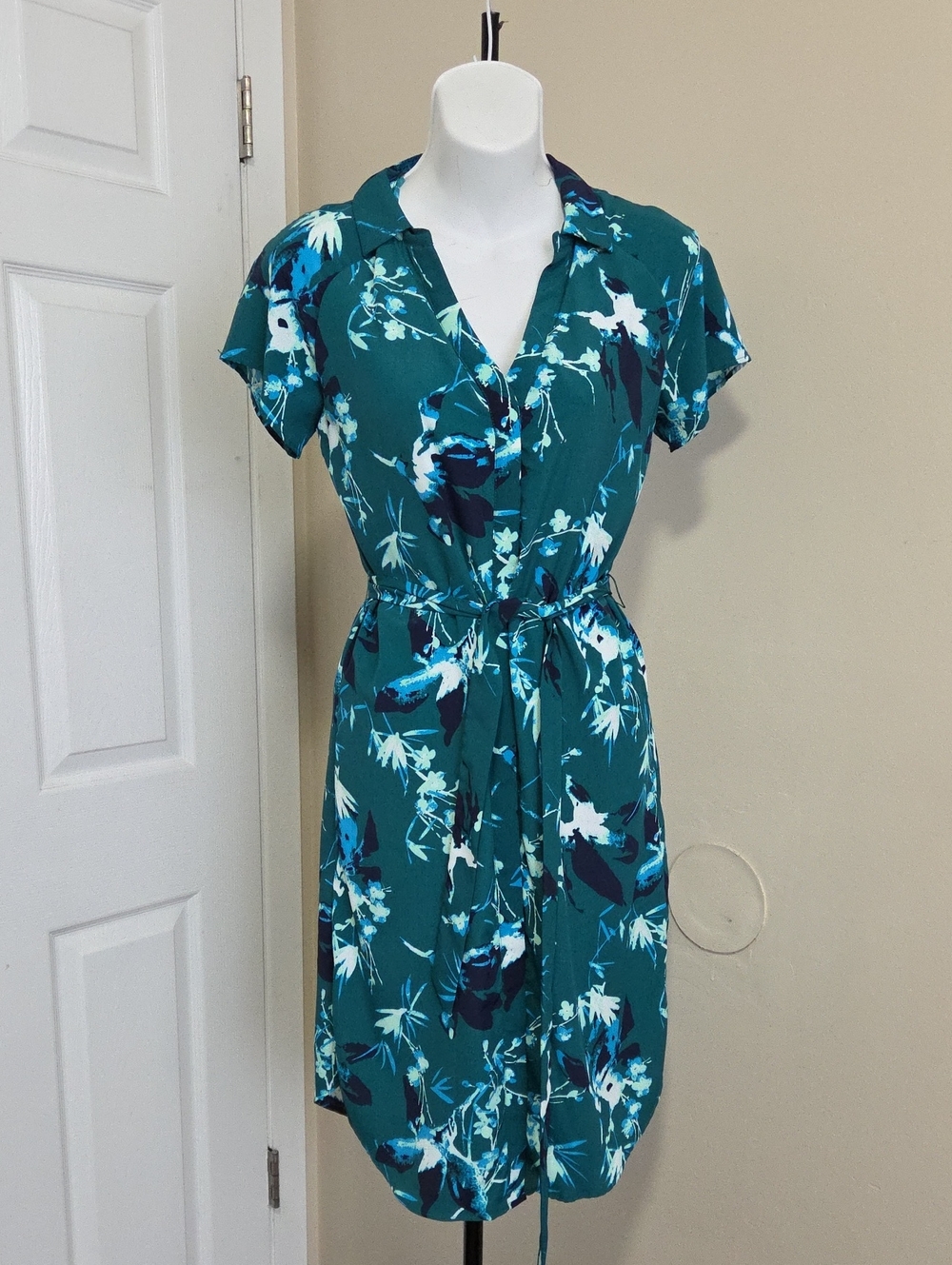 Halston Heritage Teal Floral Short Sleeve Belted Dress